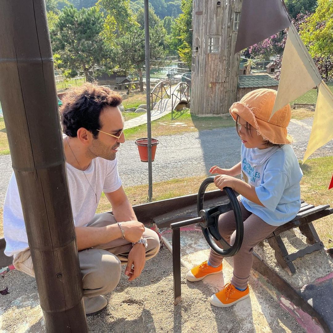 En 2019 la vida de Bugra dab un giro radical con la llegada la mundo de su hijo Cem