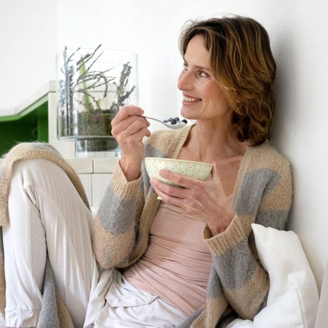 Estos son los 10 alimentos saludables que debes incorporar a tu dieta a partir de los 50