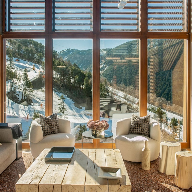 Salón de la casa en Baqueira con vistas a las pistas de esquí