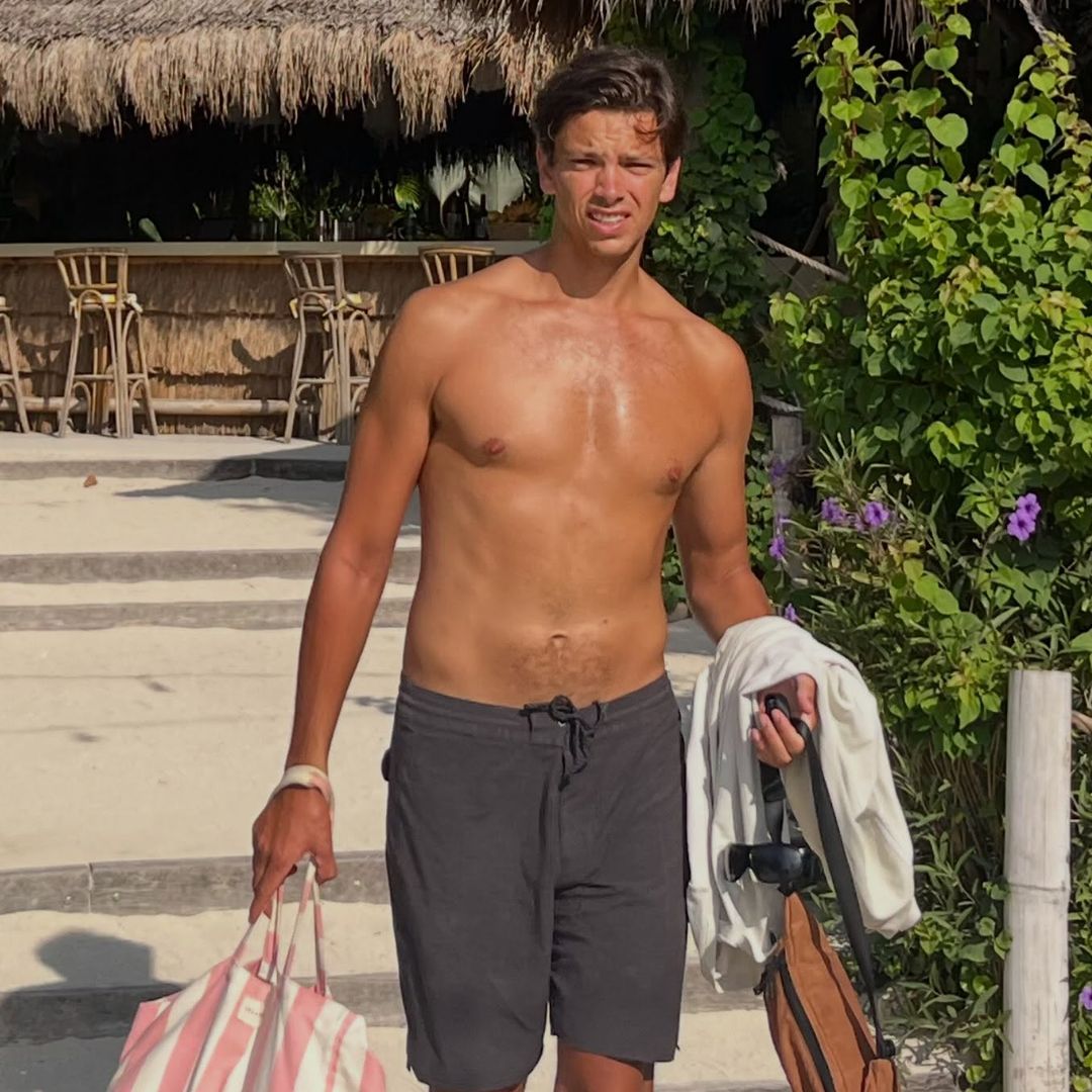 Diego Arce, hijo de Roberto Arce, de vacaciones en Filipinas