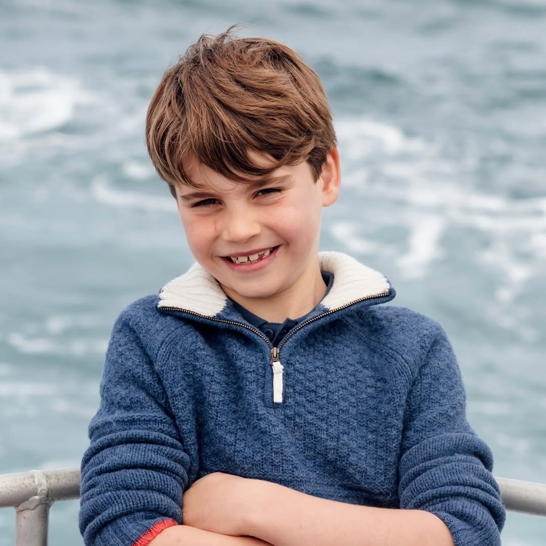 Las imágenes del gran cambio del príncipe Louis al cumplir 8 años: se despide de sus travesuras y se vuelca en el deporte