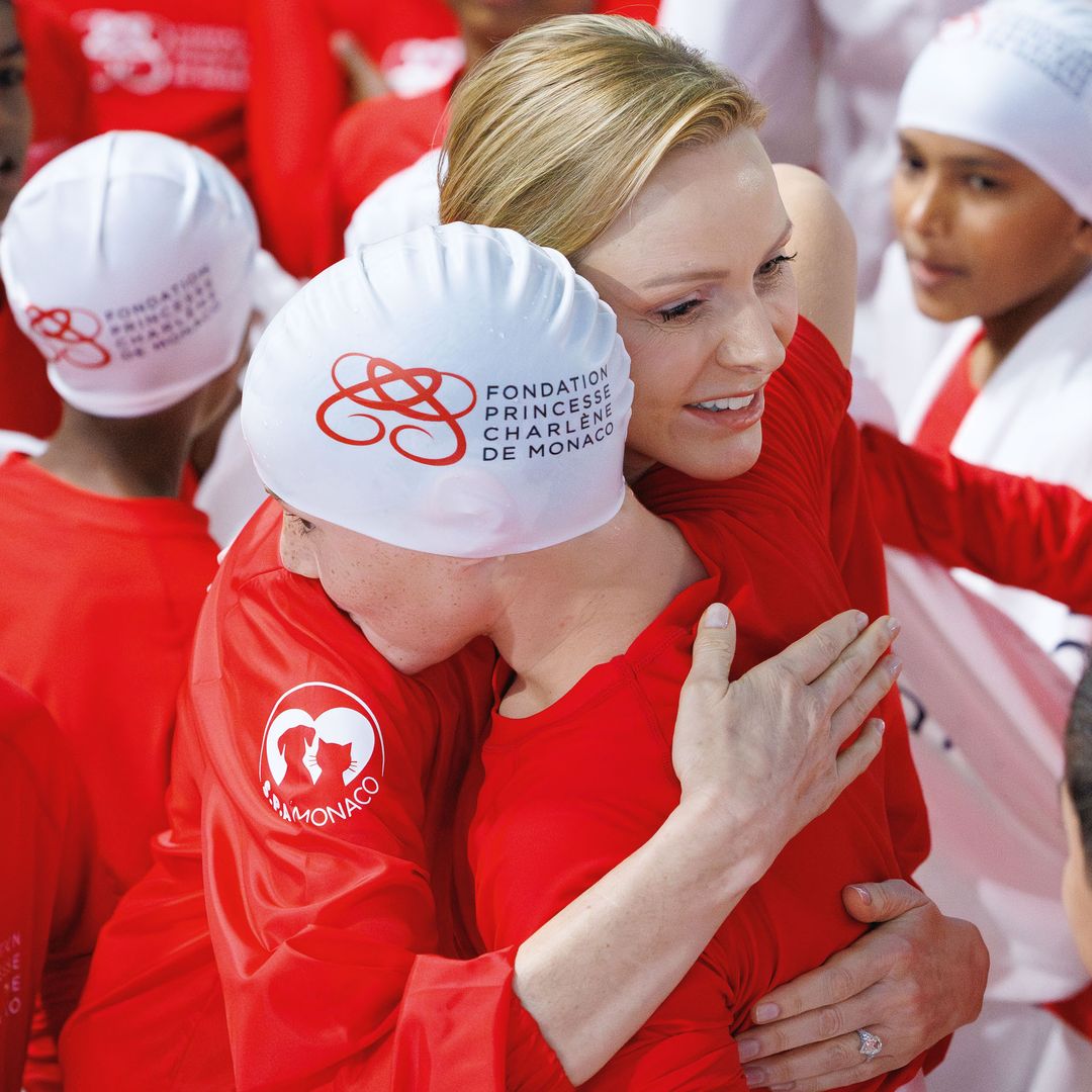 La princesa Charlene de Mónaco creó la Fundación Princesa Charlene de Mónaco, en 2012, y explica cómo más de dos millones y medio de niños se han beneficiado con sus programas en 45 países