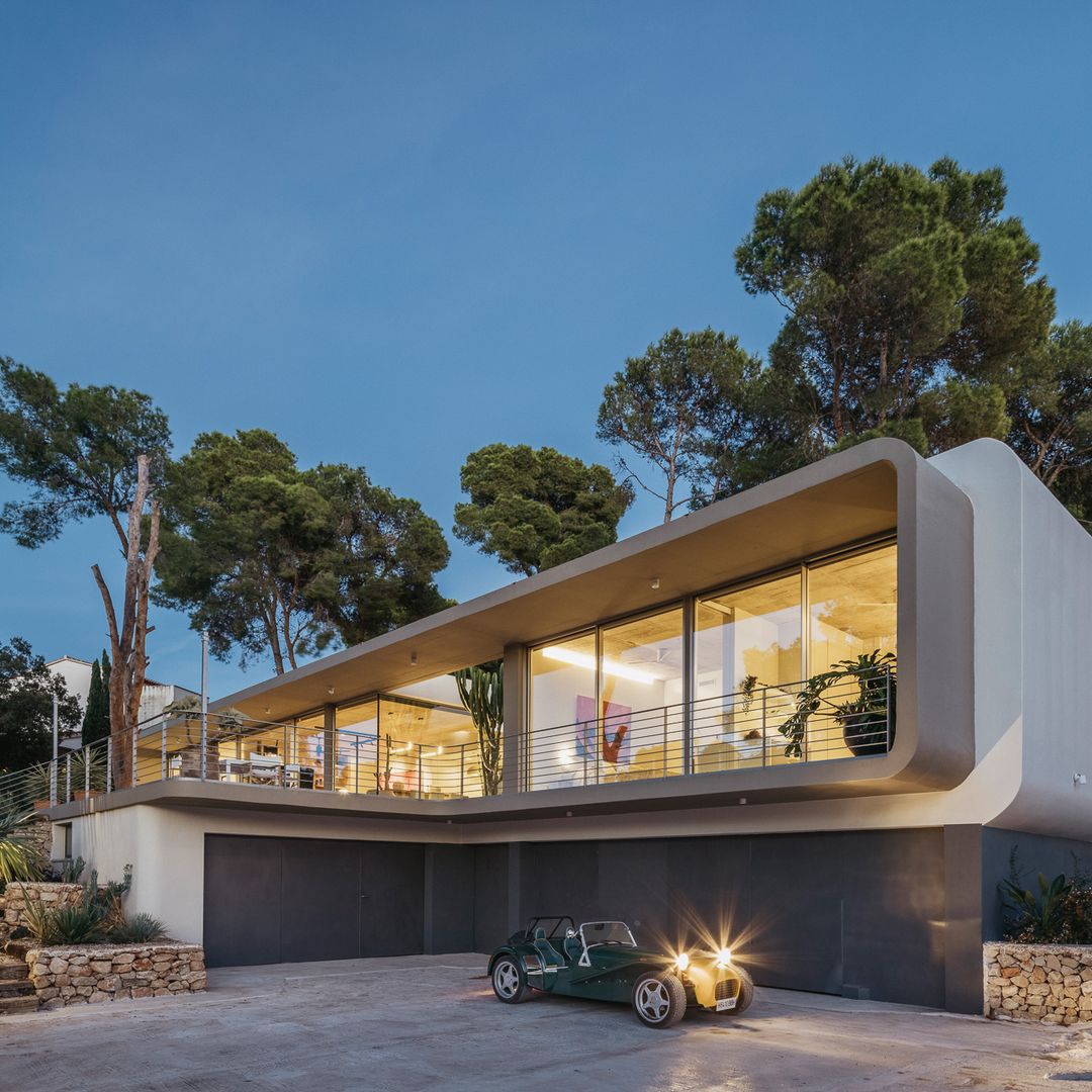 Esta casa de Alicante ha conseguido que el hormigón se vea elegante, cálido y muy apetecible