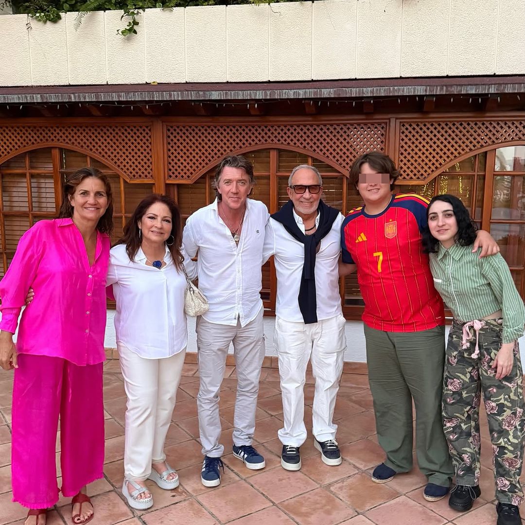 Colate y Samantha Vallejo-Nágera, los mejores anfitriones de Gloria Estefan y su familia en Tenerife