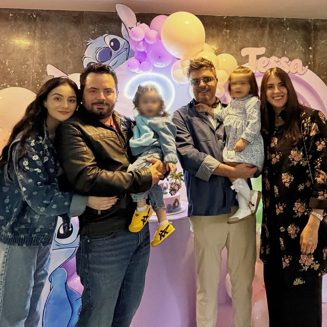 José Eduardo Derbez y Paola Dalay convierten los dos años de su hija Tessa en una fiesta de 'Lilo & Stitch'