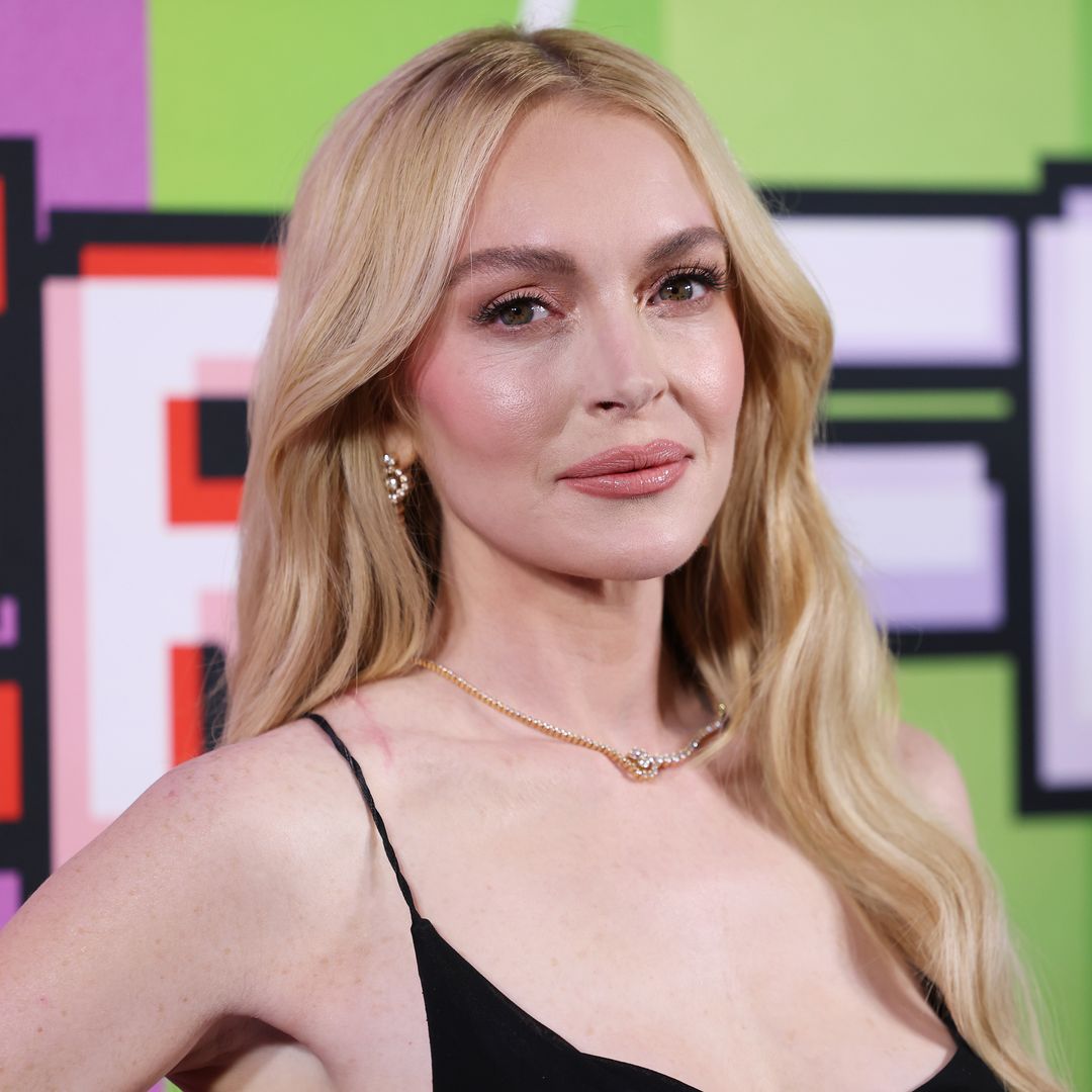 Lindsay Lohan rinde homenaje a un 'Un viernes de locos' a través de sus accesorios más originales