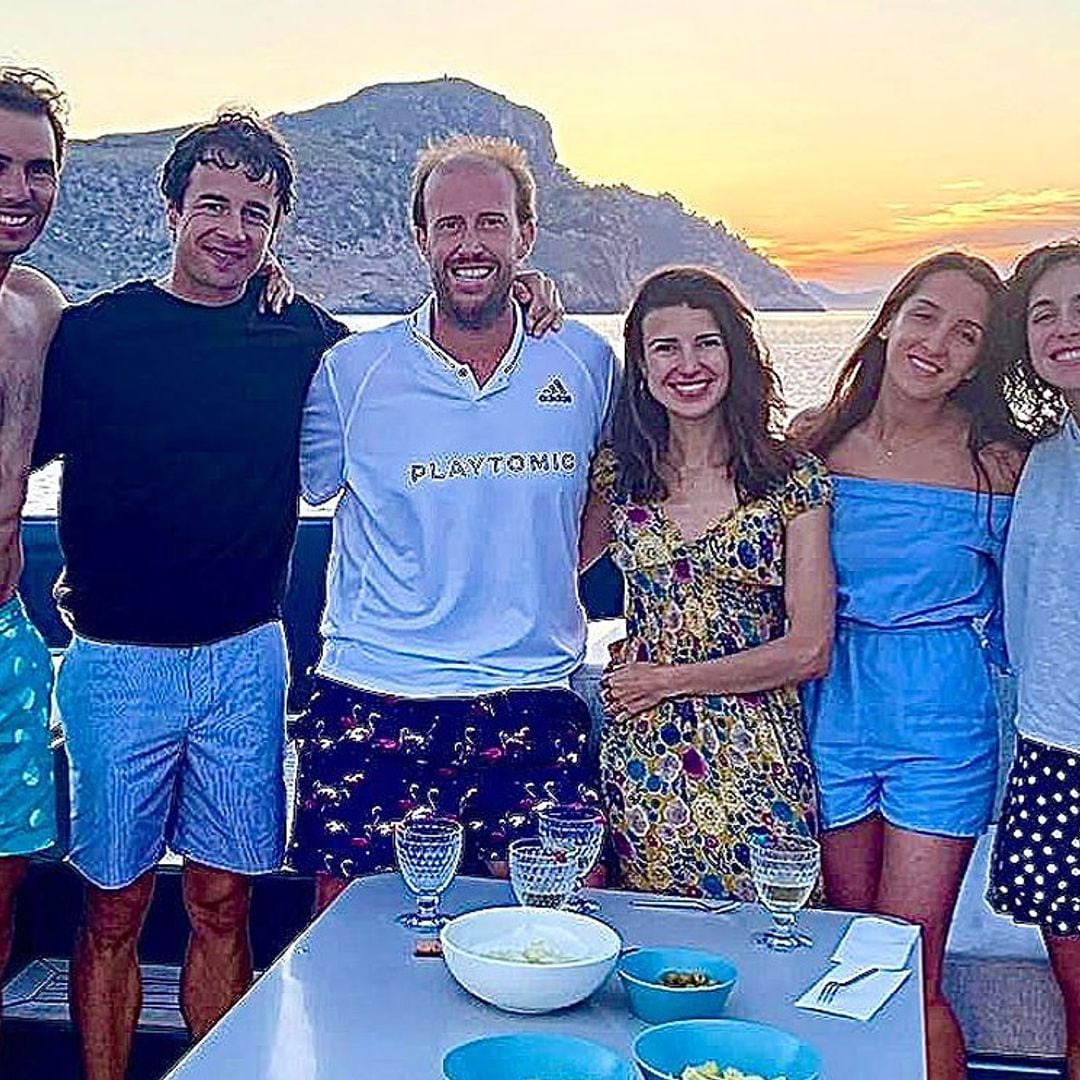 Rafa Nadal y Mery Perelló, merecido descanso en alta mar con amigos en medio de los rumores de embarazo