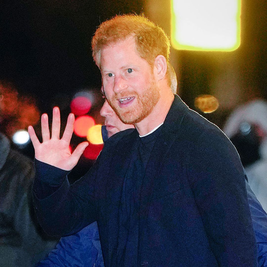 El príncipe Harry suma una nueva polémica en Reino Unido al promocionar su libro entre bromas y chupitos