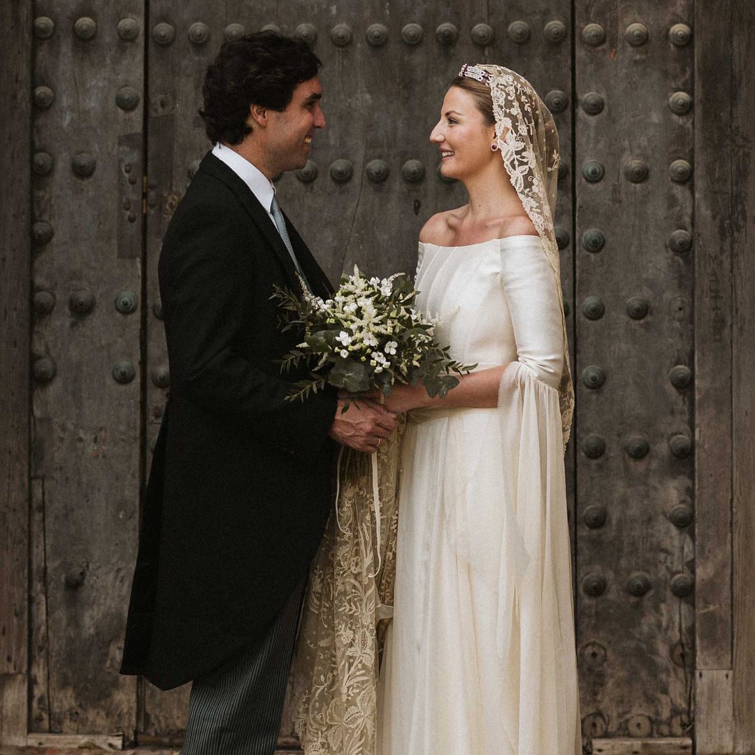 Esta jerezana celebró su boda en un palacio familiar, con joyas de sus antepasados y velo de su bisabuela (una historia que parece de cuento)