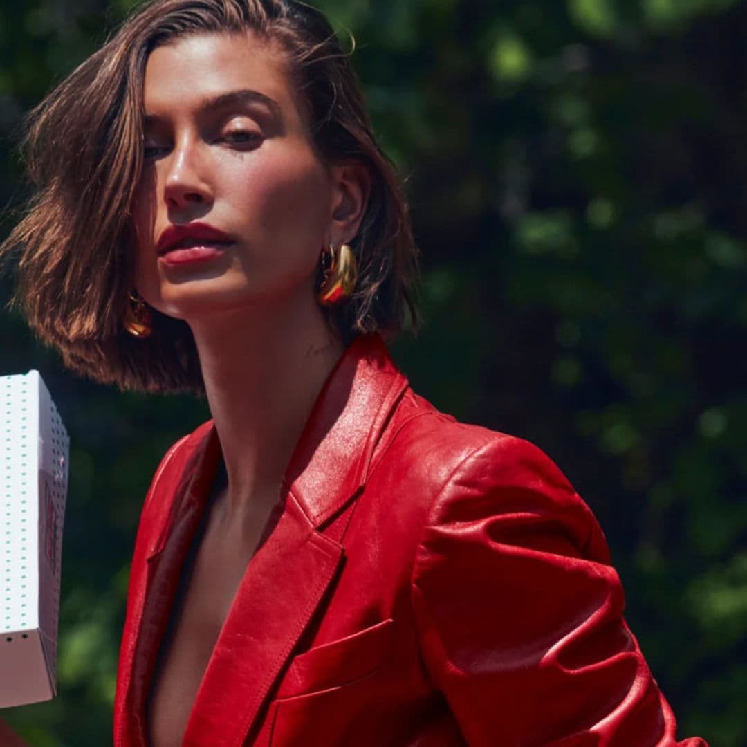 Hailey Bieber sucumbe al tono de pelo 'brownie' cobrizo que es tendencia