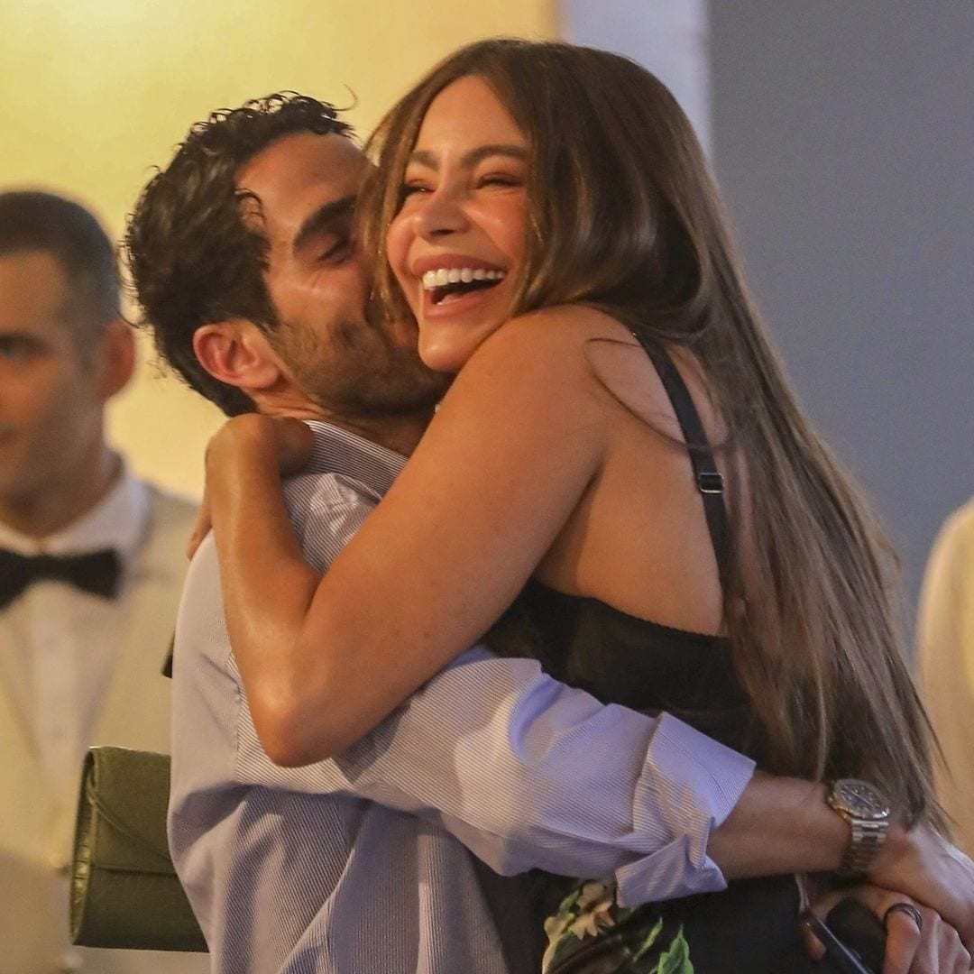 Sofía Vergara derrocha miel junto a un apuesto hombre en Roma