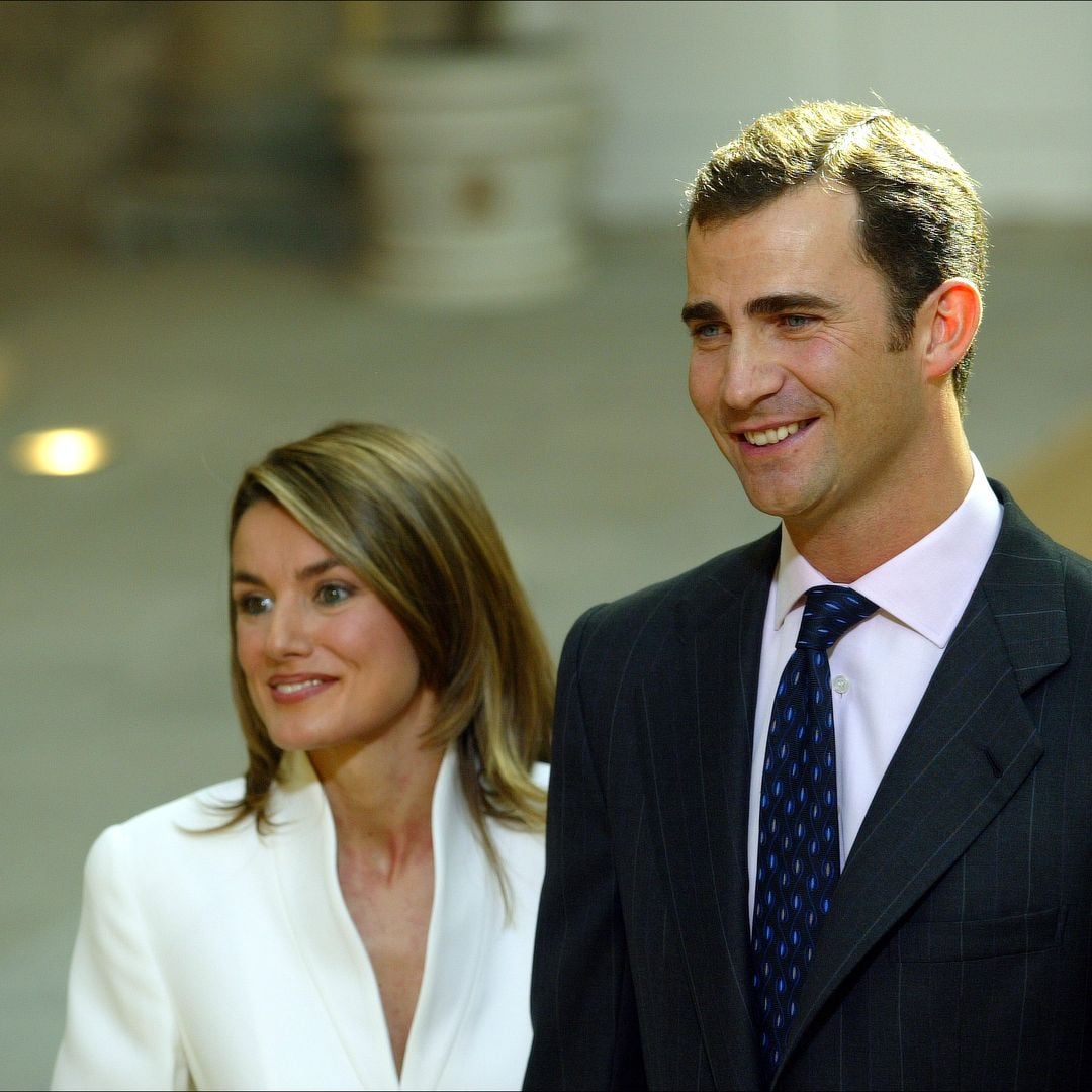 Los detalles y anécdotas que no recuerdas de la pedida de mano de Felipe y Letizia: de las bromas y complicidad de la pareja al “déjame terminar”
