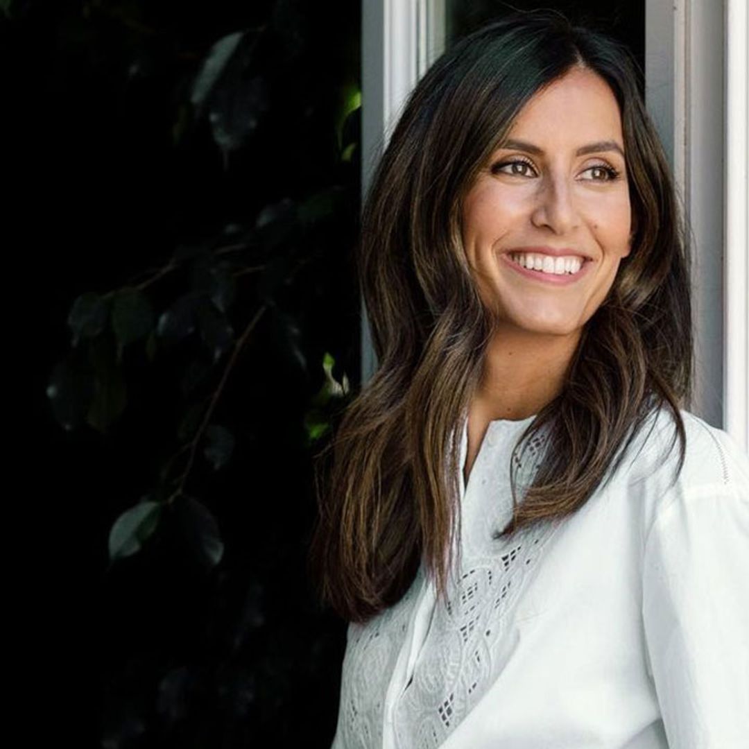 El último posado de Ana Boyer te va a convencer para volver a llevar pantalones anchos 👖