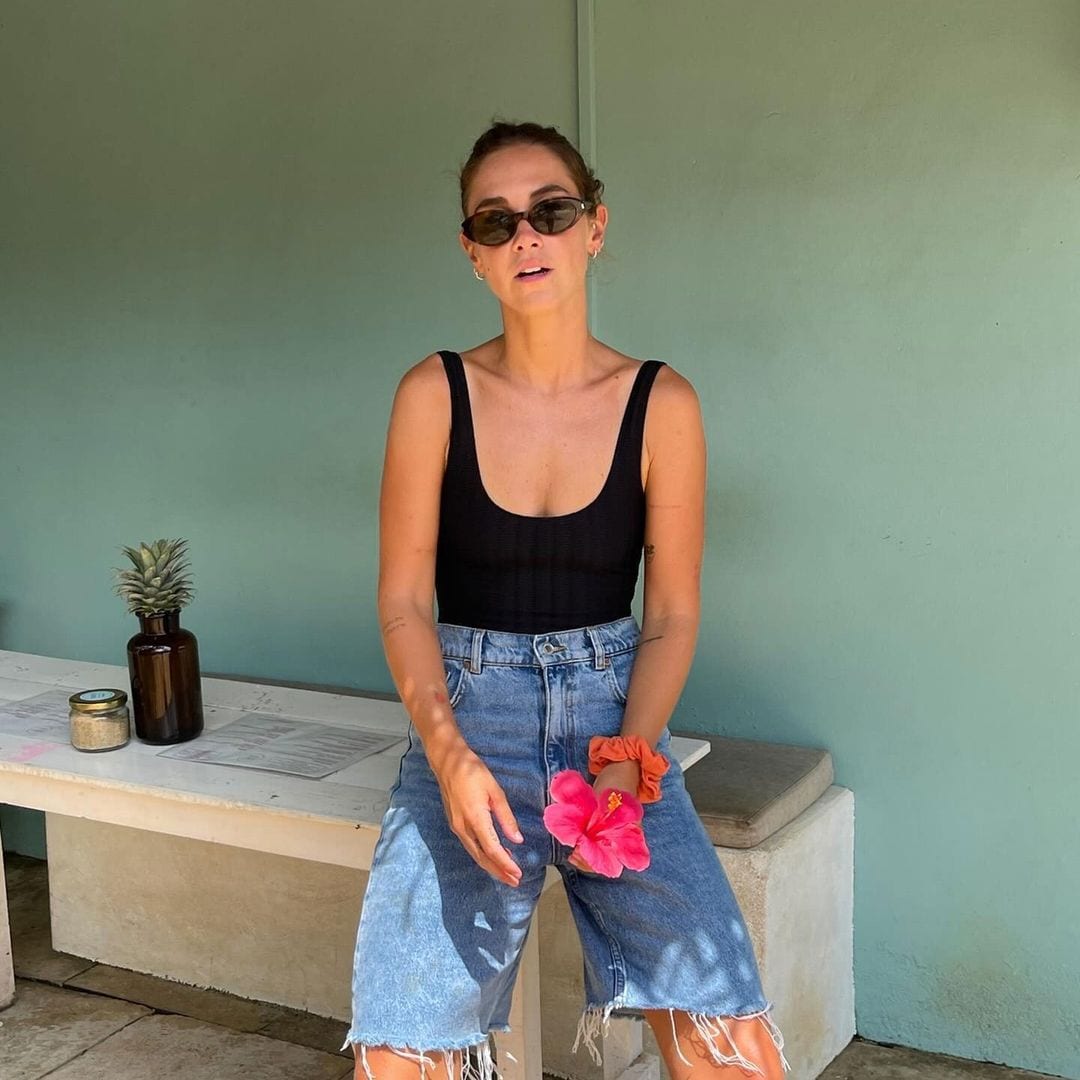 Los 'jorts' son la tendencia que te va a enamorar este verano porque sienta muy bien y es muy cómoda