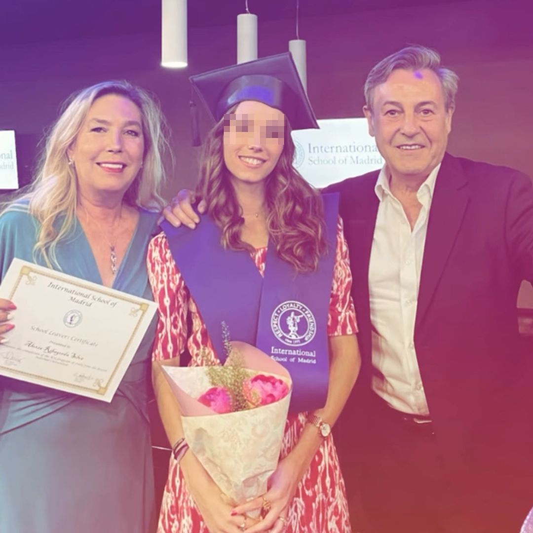 El presentador José Ribagorda y Loles Silva, emocionados en la graduacion de su hija Alexia: "Se cierra un ciclo maravilloso"