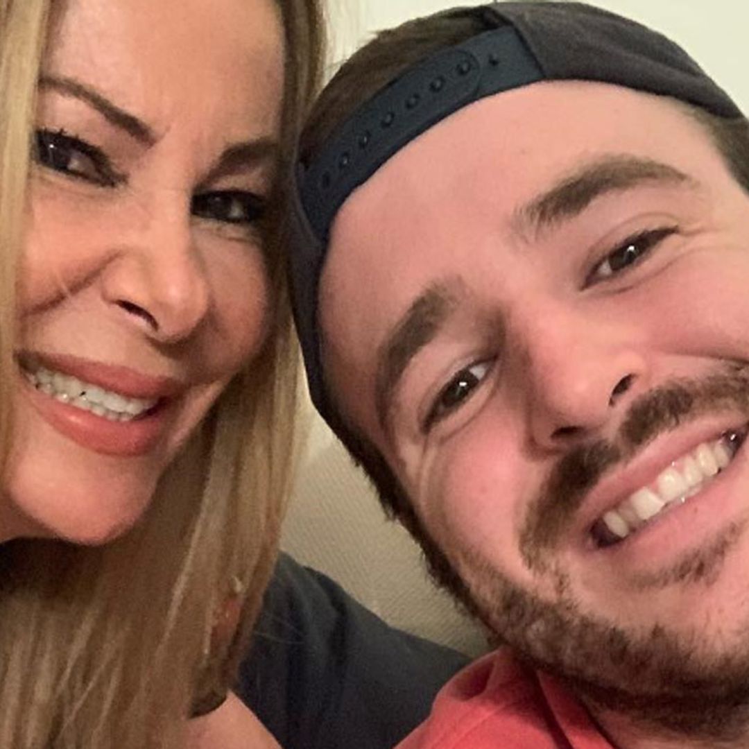 Álex Lequio, el divertido 'espía' de una sesión de fotos de su madre, Ana Obregón