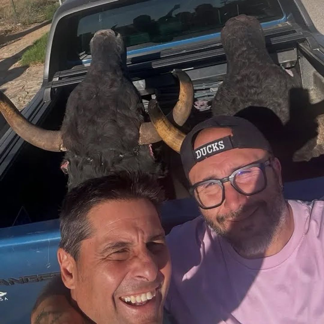 Kiko Rivera entrega a su hermano Fran parte de la herencia de su padre, Paquirri: las cabezas de toro que llevaba toda la vida esperando