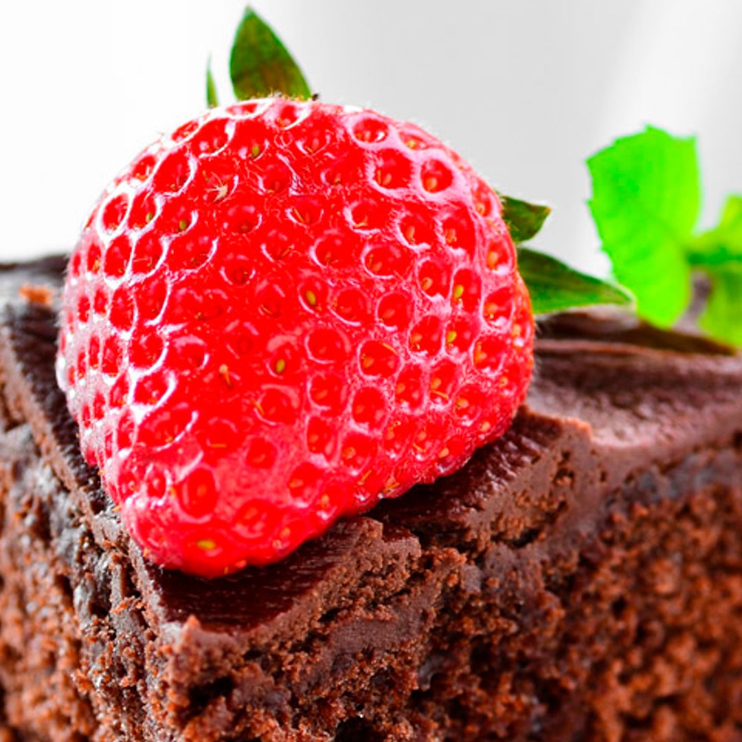 ¡Alerta, tentación! Brownie de chocolate y fresas