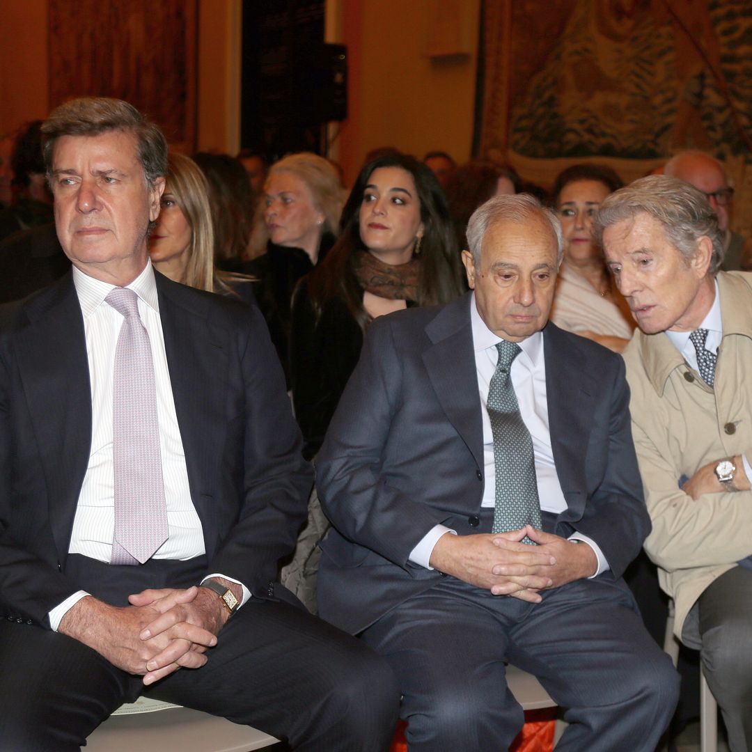 Cayetano Martínez de Irujo, con Bárbara Mirjan y otros familiares, presenta el centenario de su madre con sorpresa incluida