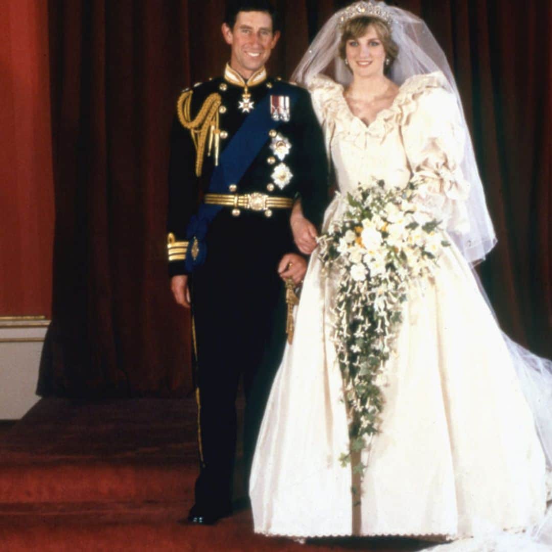 El vestido de novia y otros detalles de moda vistos en la boda de Diana y Carlos hace 40 años