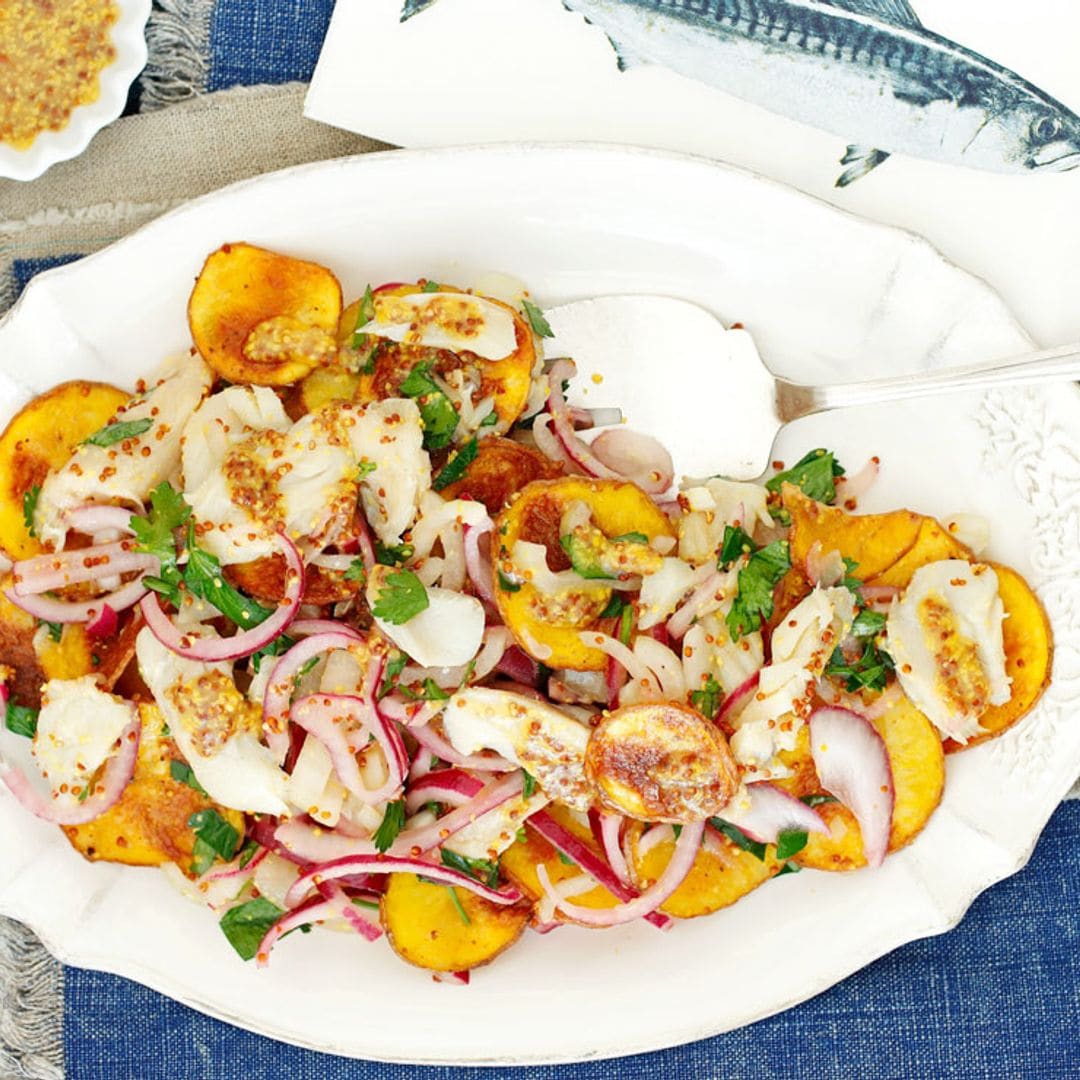 Ensalada de bacalao, patatas asadas y vinagreta de mostaza
