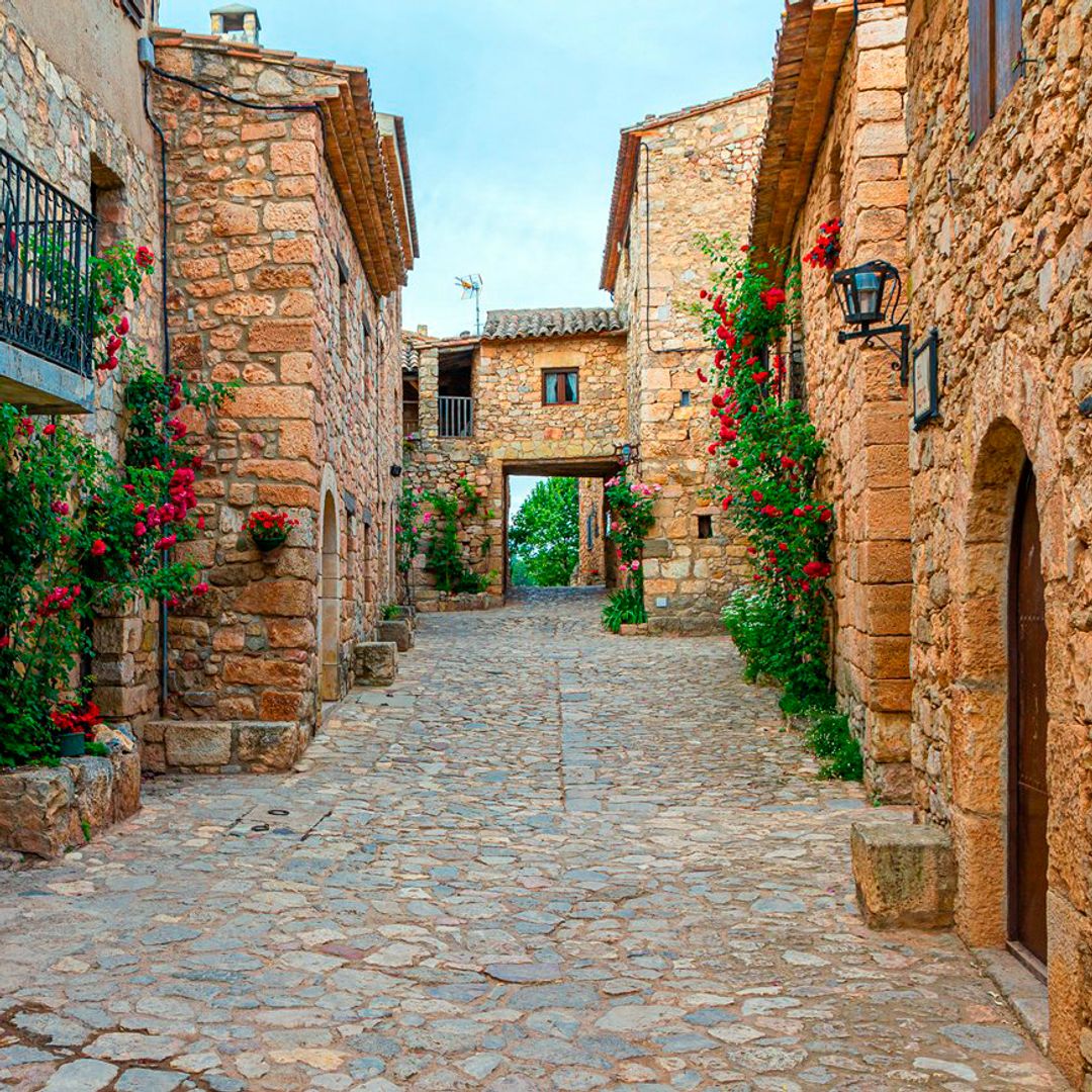 Priorat Monastery Una ruta por el Priorat para descubrir sus pueblos medievales y las ...