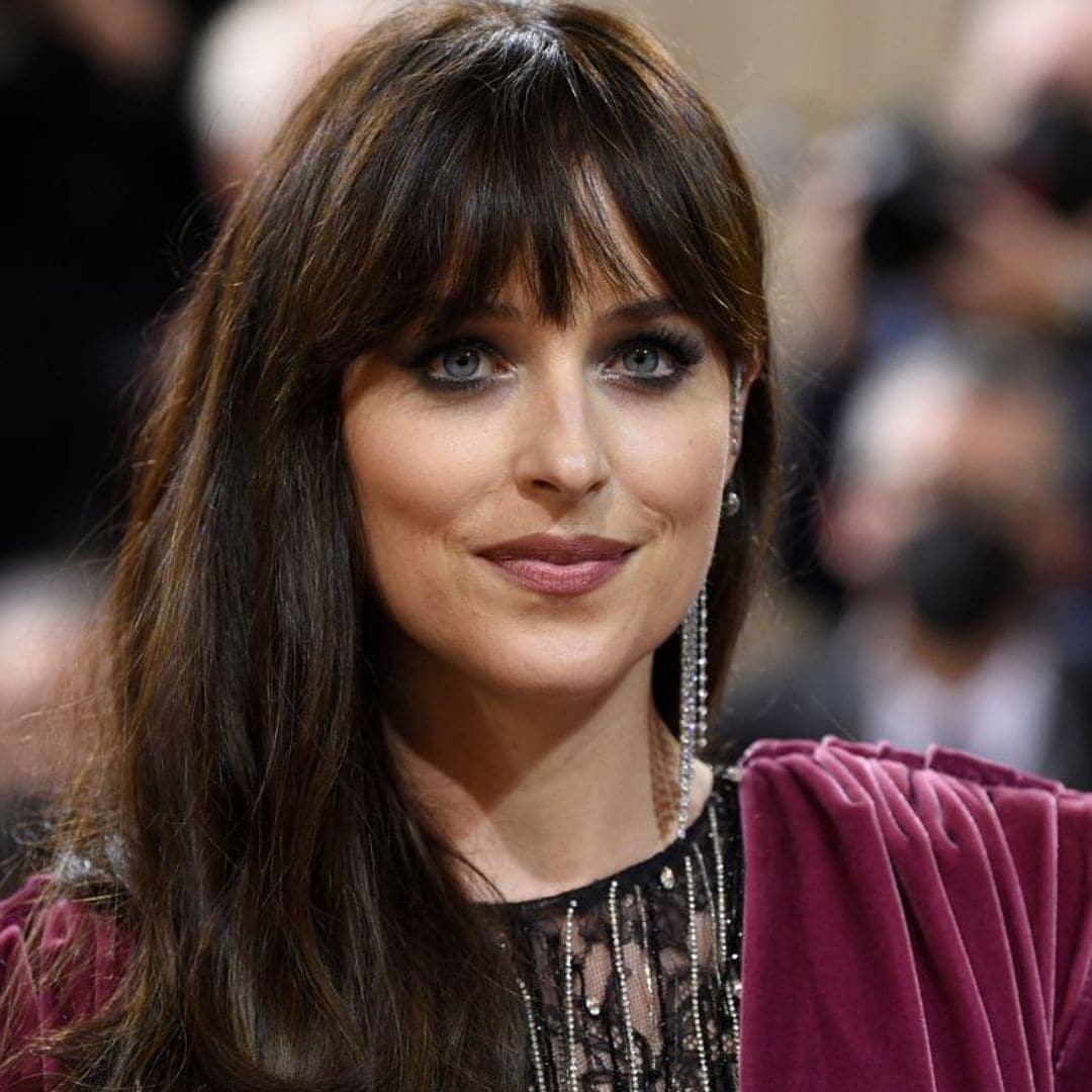 Los 33 de Dakota Johnson: un cumpleaños romántico y su entrada en el universo Marvel