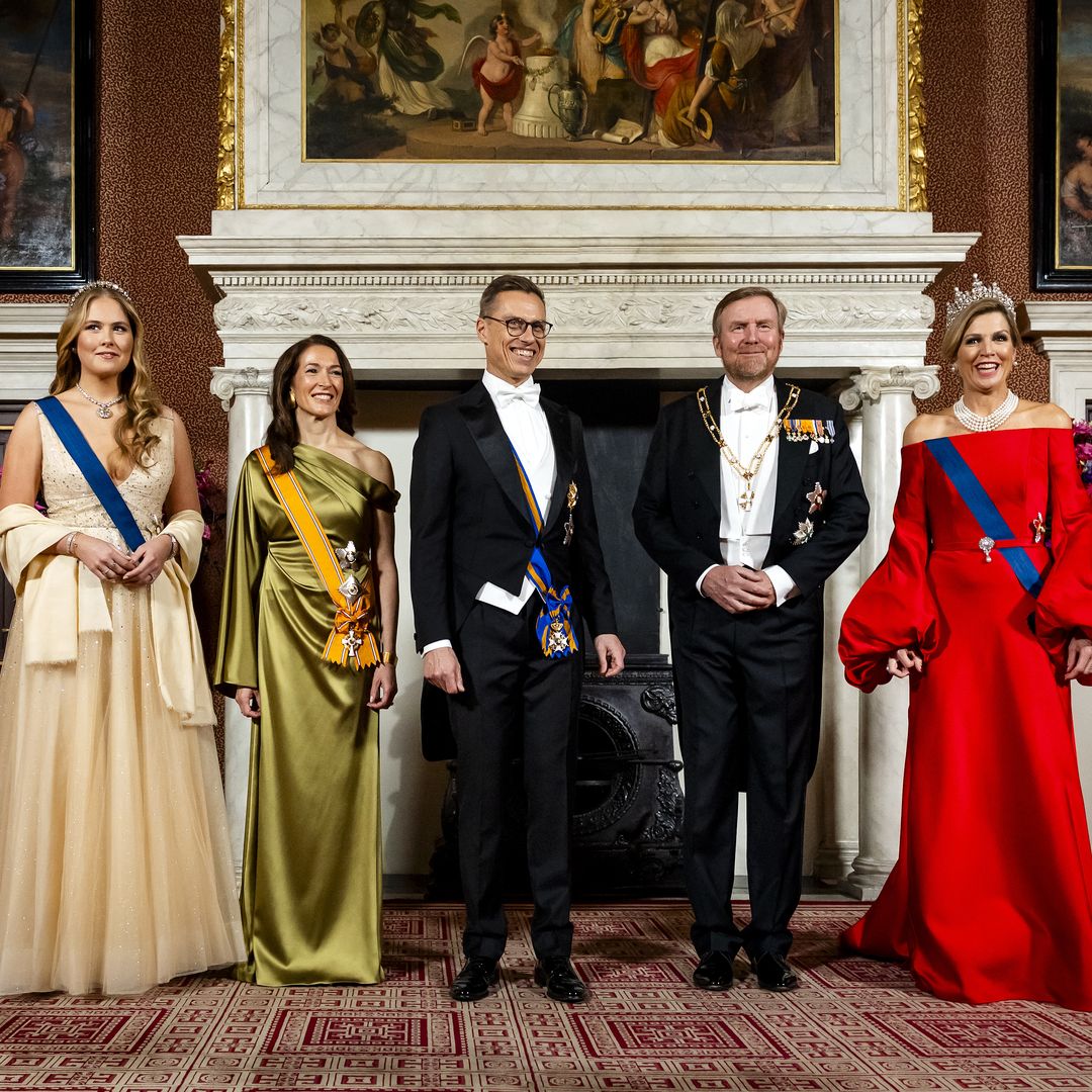 Máxima y Amalia de Holanda impactan con sus looks de gala: transparencias, mangas XL y despliegue de joyas históricas