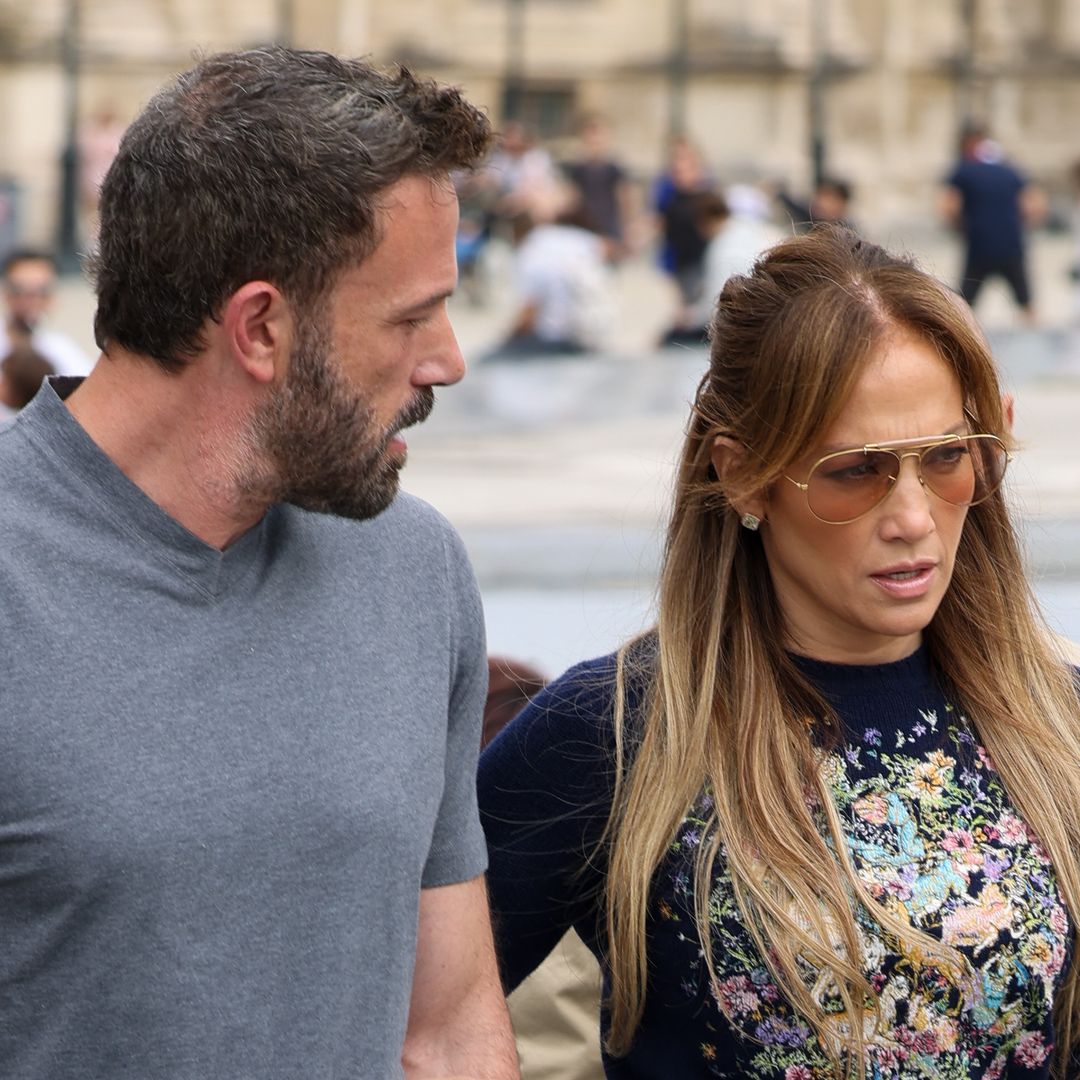 Jennifer Lopez y Ben Affleck paseando por París en julio de 2022