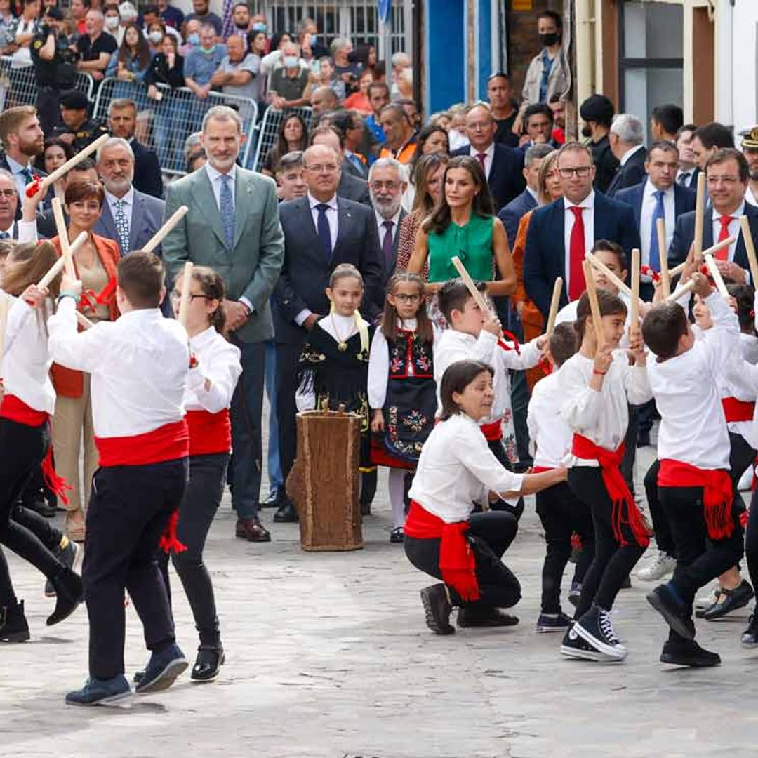 Los Reyes finalizan su histórica visita a Las Hurdes en el río en el que se bañó Alfonso XIII
