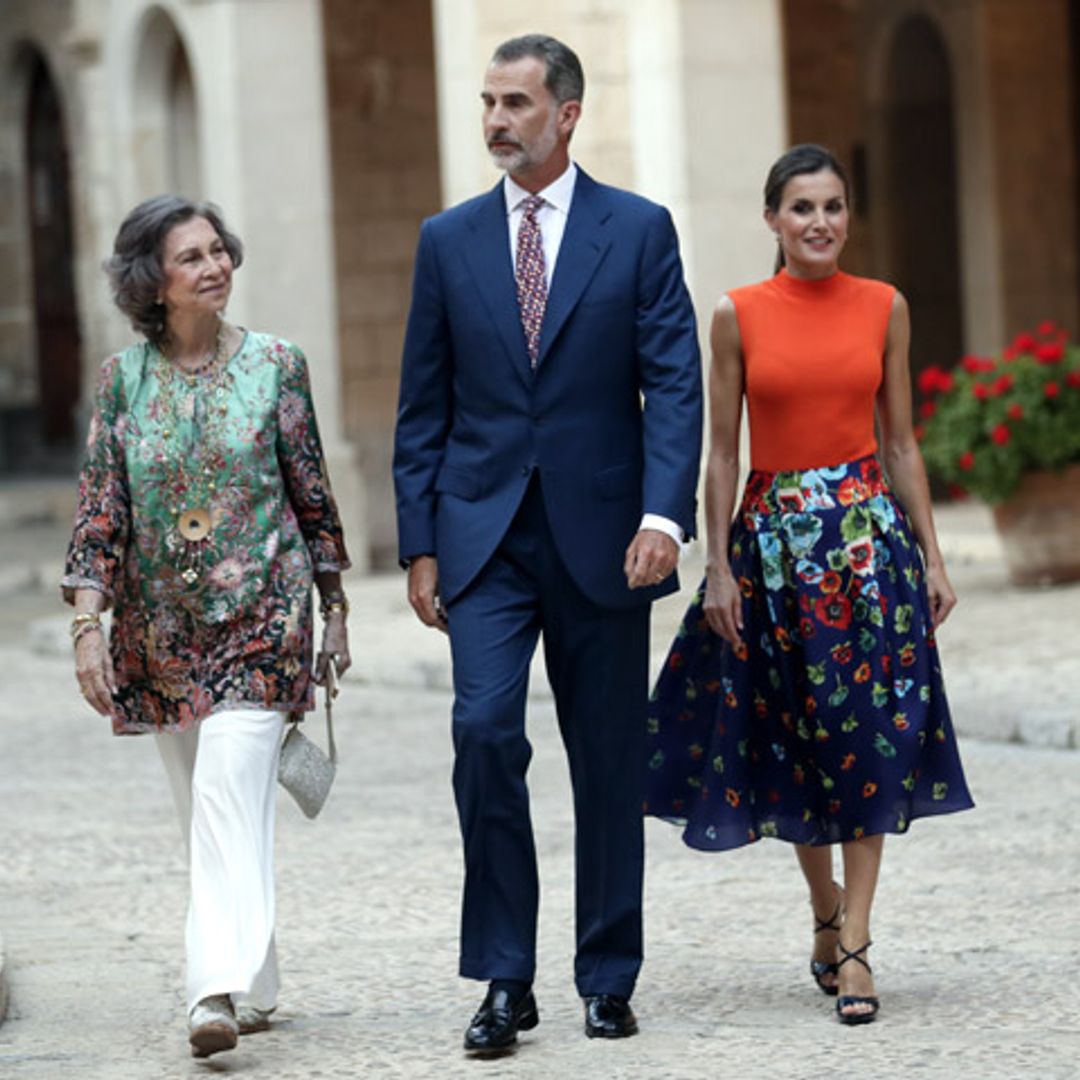 Los reyes Felipe y Letizia, acompañados por la reina Sofía, reciben a la sociedad balear en el Palacio de la Almudaina