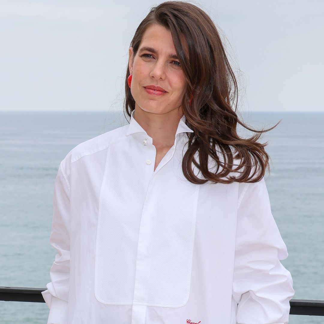 La guía definitiva para usar camisa blanca este 2026 inspirada en 'royals' y celebridades
