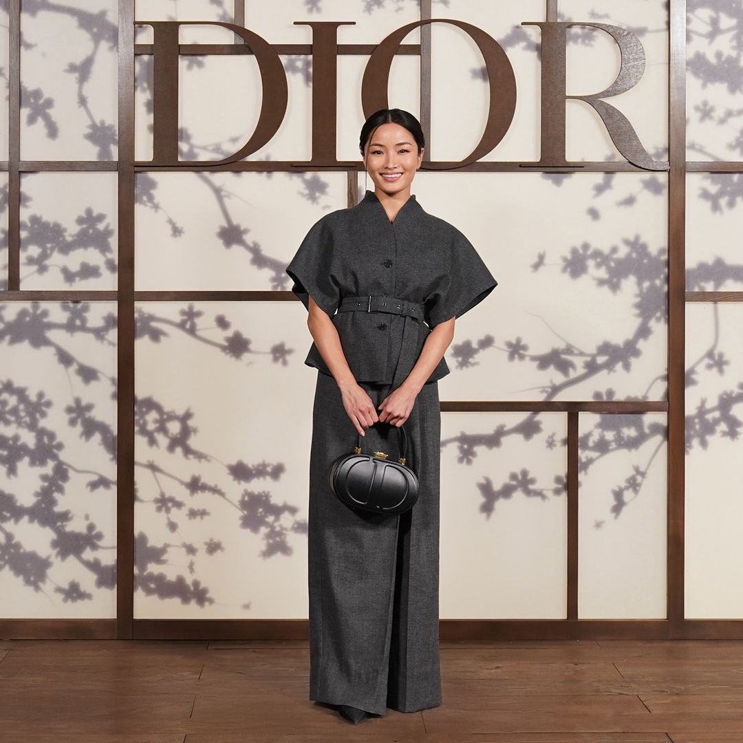 Lily James y más invitadas en el desfile Otoño 2025 de Dior en Kioto, Japón