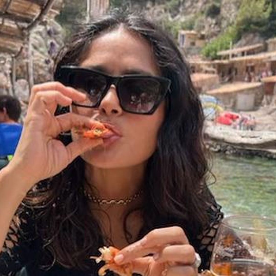 Como buena veracruzana, Salma Hayek comparte su forma de comer camarones