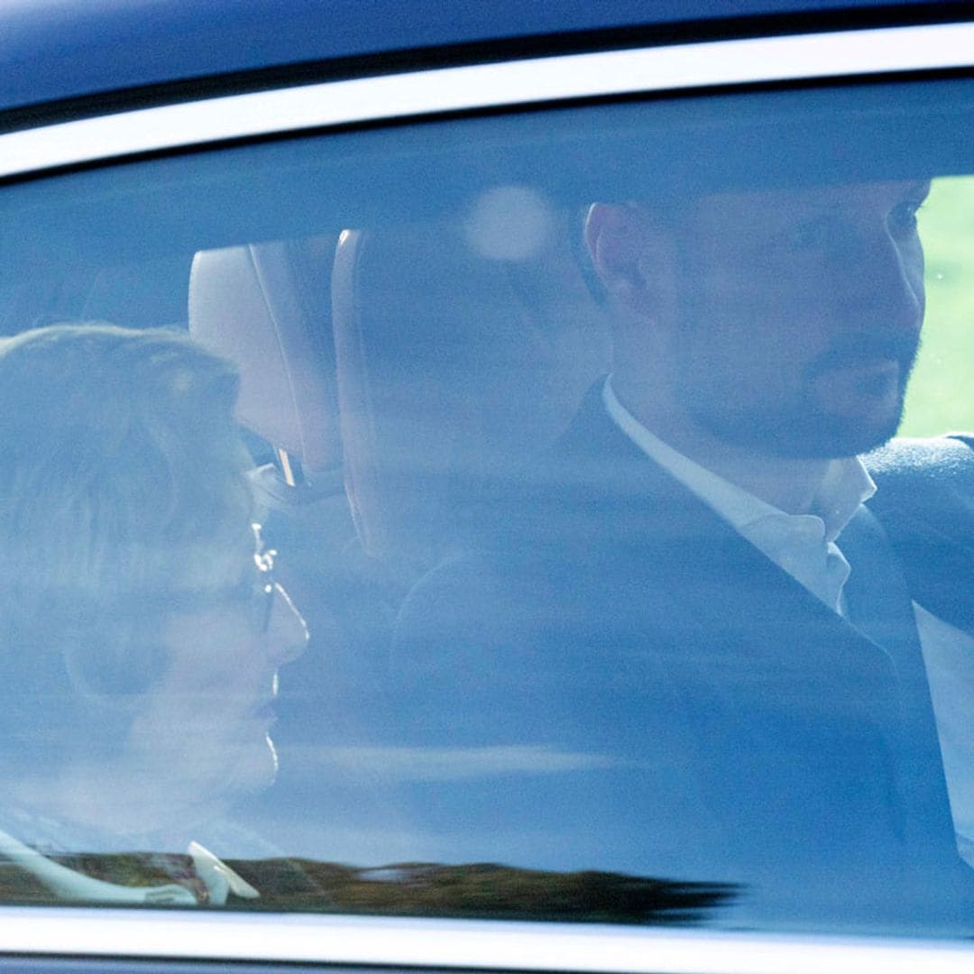 Sonia y Haakon de Noruega visitan al rey Harald en el hospital tras su intervención cardíaca