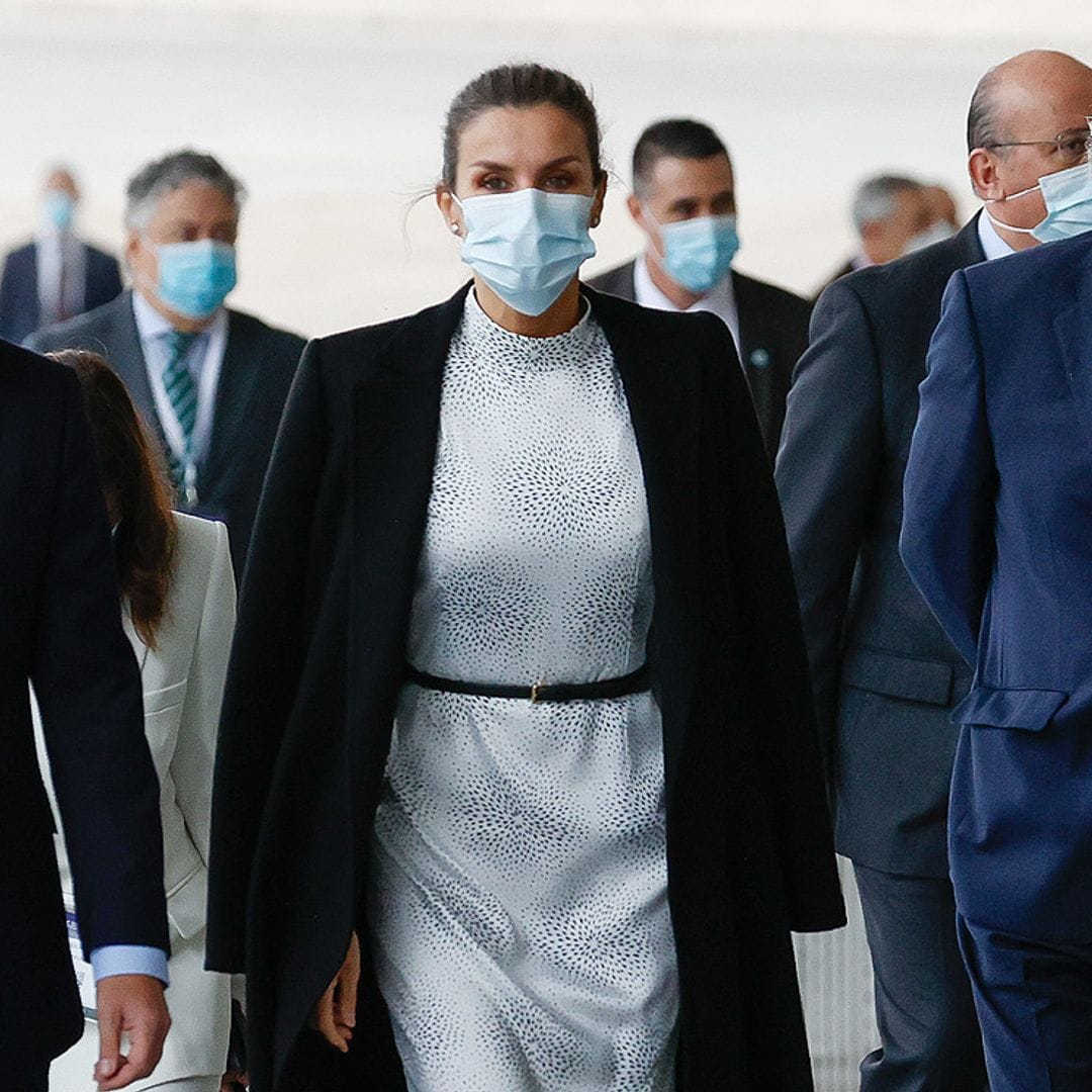 Doña Letizia, sobre la cuarentena del Rey: 'Está bien. Le he dado mucha envidia cuando me he despedido de él'
