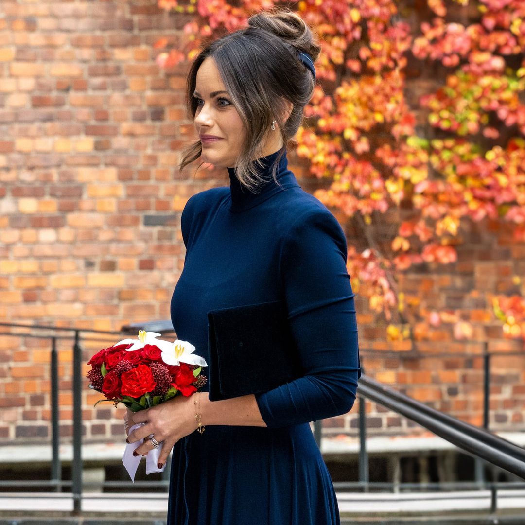 Sofia de Suecia, un reflejo de Meghan Markle en su primer embarazo: el vestido azul marino que "proyecta seguridad y madurez" para momentos decisivos