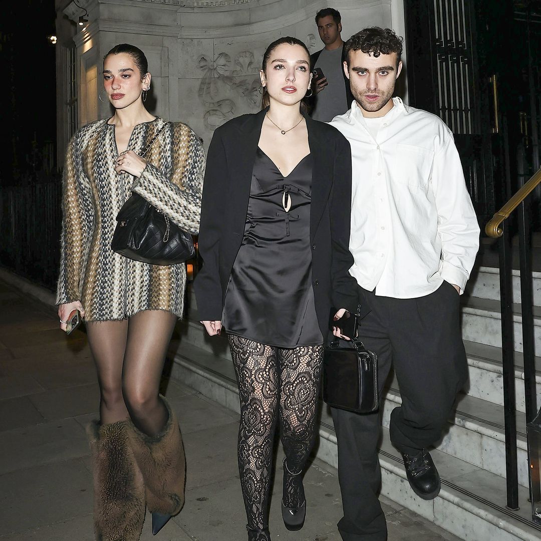 Dua Lipa salió a cenar con su hermana en Mayfair