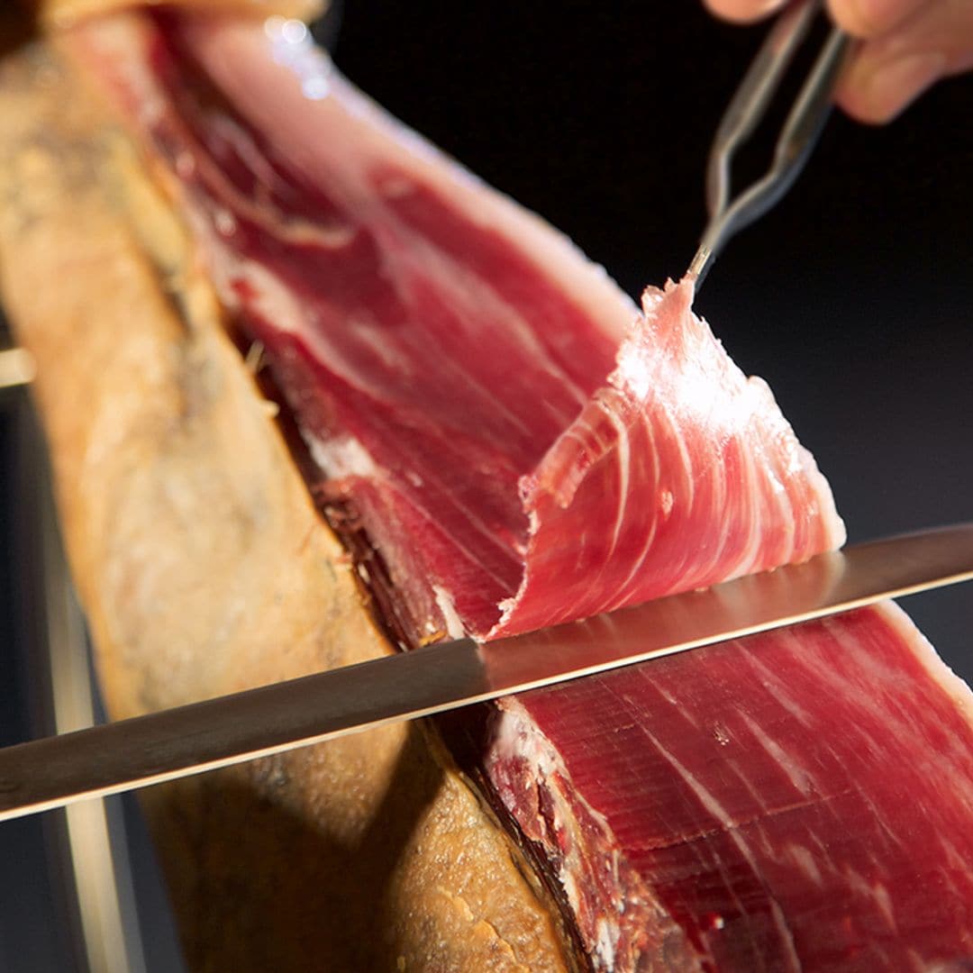 Cómo elegir y cortar un jamón ibérico con estilo