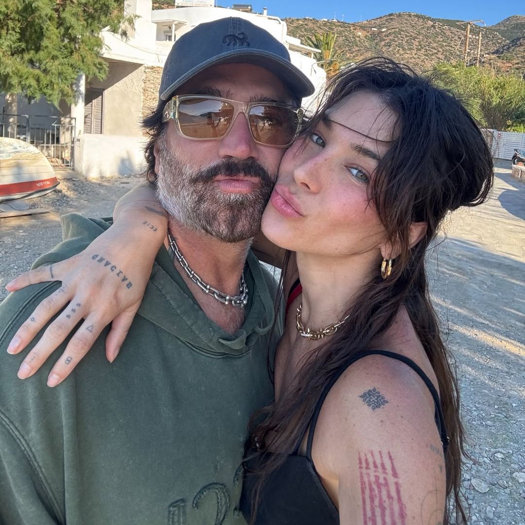 Alejandro Fernández y Karla Laveaga viven su verano de amor en Grecia
