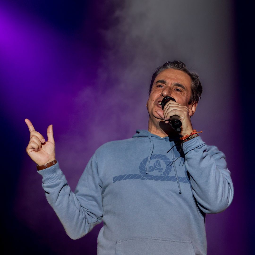 Fernando López actuando con 'Modestia Aparte'