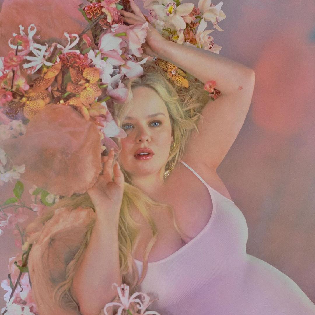 Nicola Coughlan debuta como modelo de Skims, la marca de Kim Kardashian