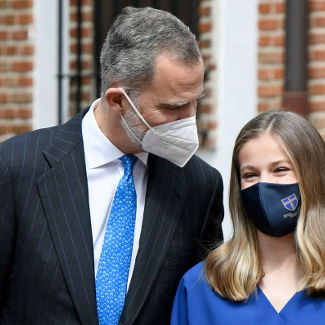 La princesa Leonor recibe la confirmación con su padre, el rey Felipe VI, como padrino