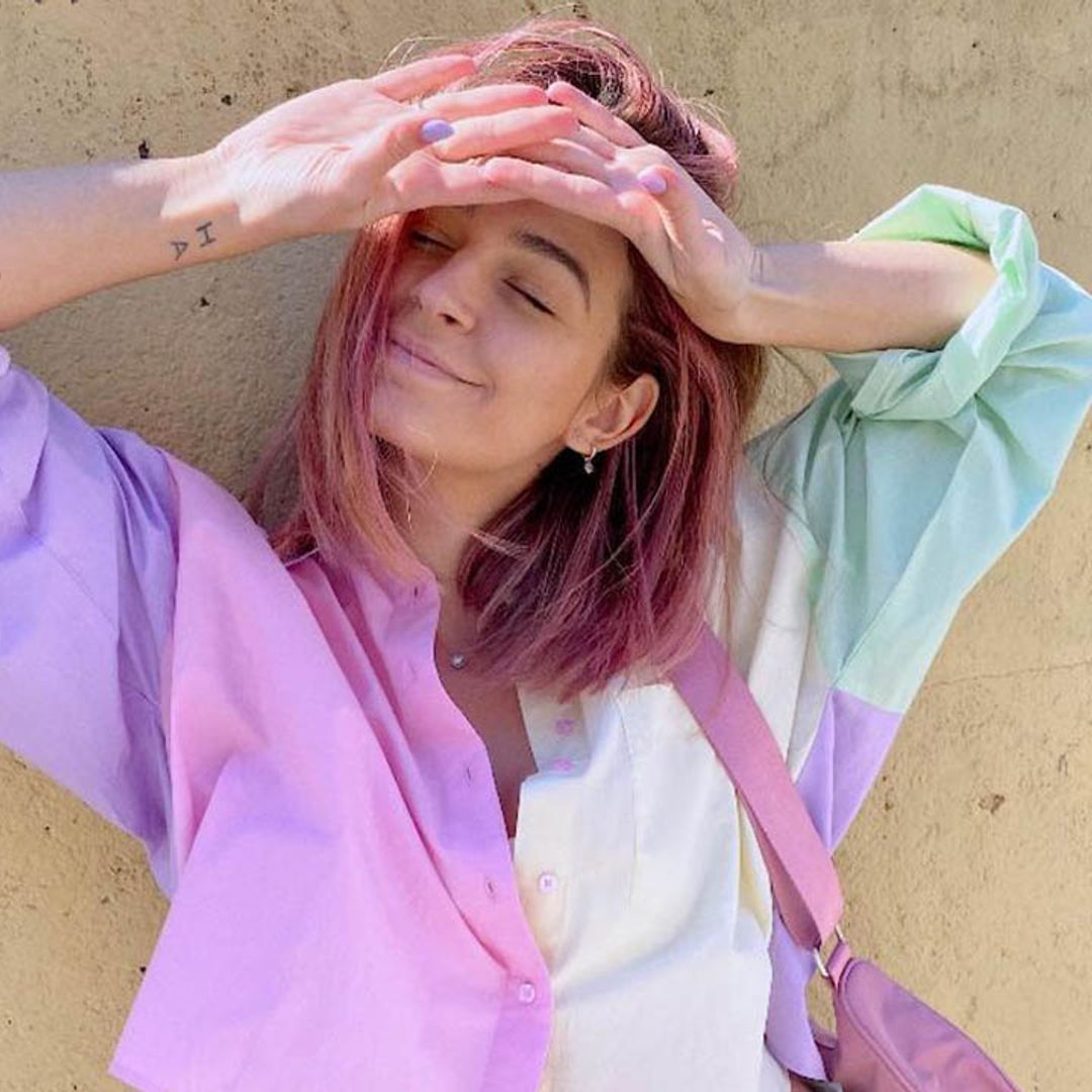Laura Escanes estrena la manicura de verano con la que no hace falta llevar complementos