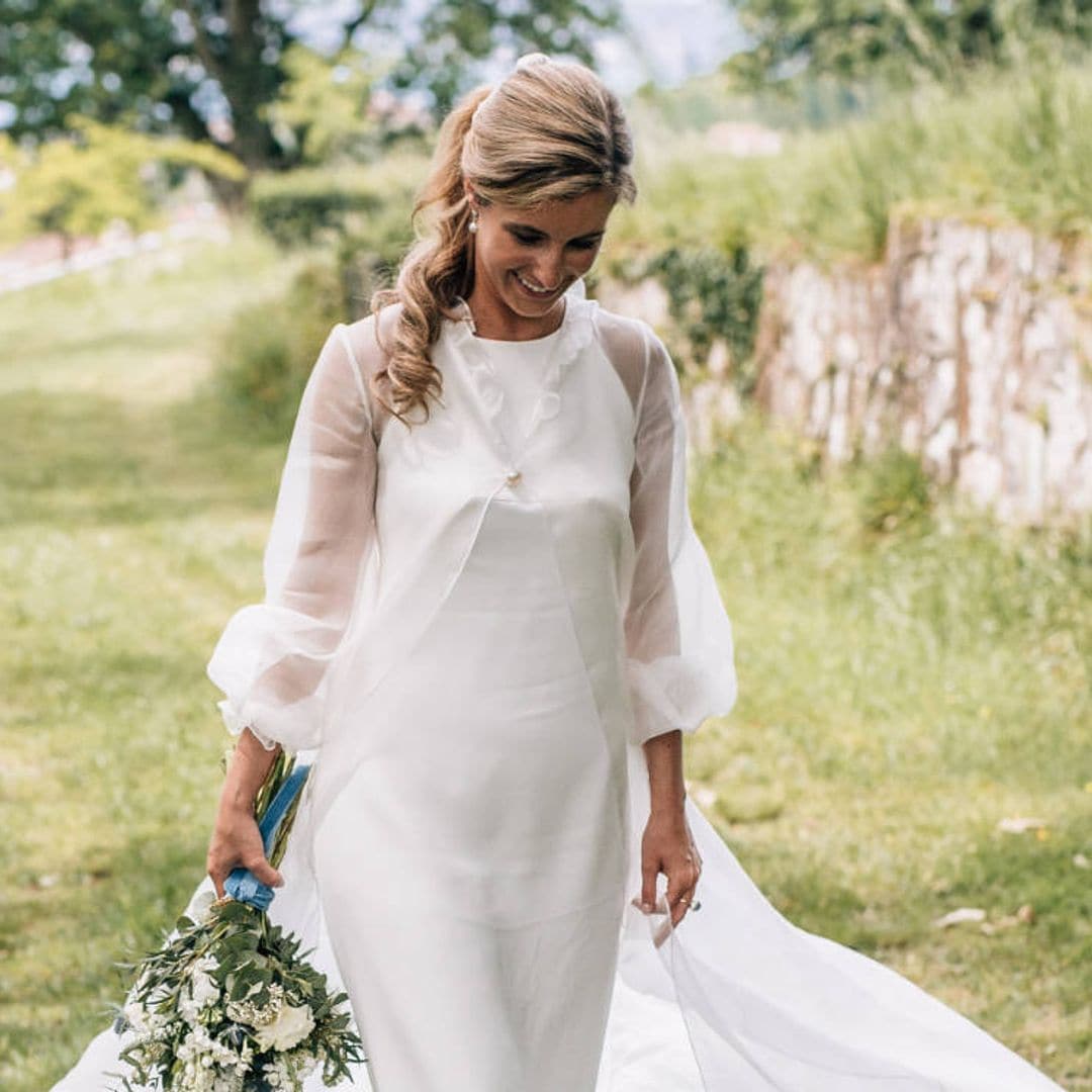 Carla, la novia del vestido desmontable con detalles de organza que se casó en Asturias con su primer amor