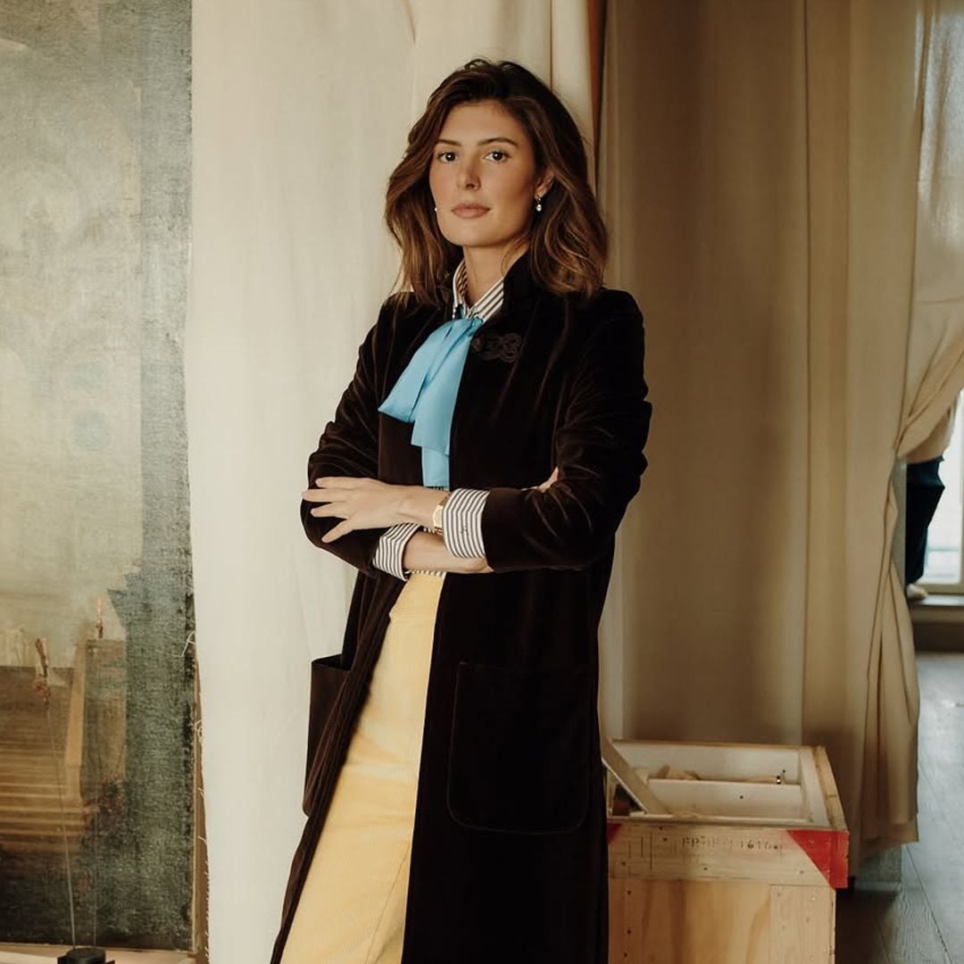 Solo necesitas una bufanda y un cinturón para abrigarte de la forma más elegante, según María de la Orden