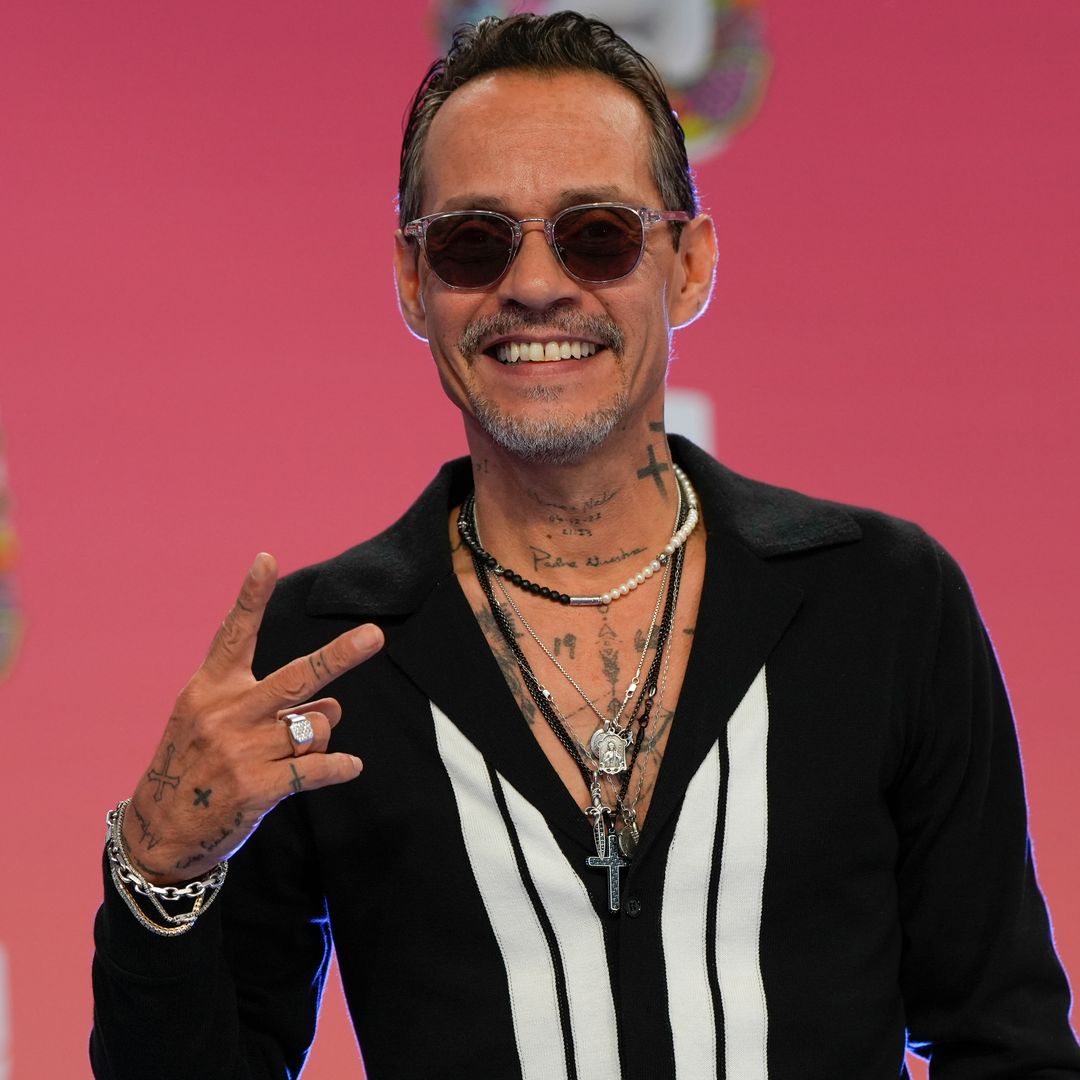 Marc Anthony muestra su lado más tierno como padre paseando a su pequeña hija Myla