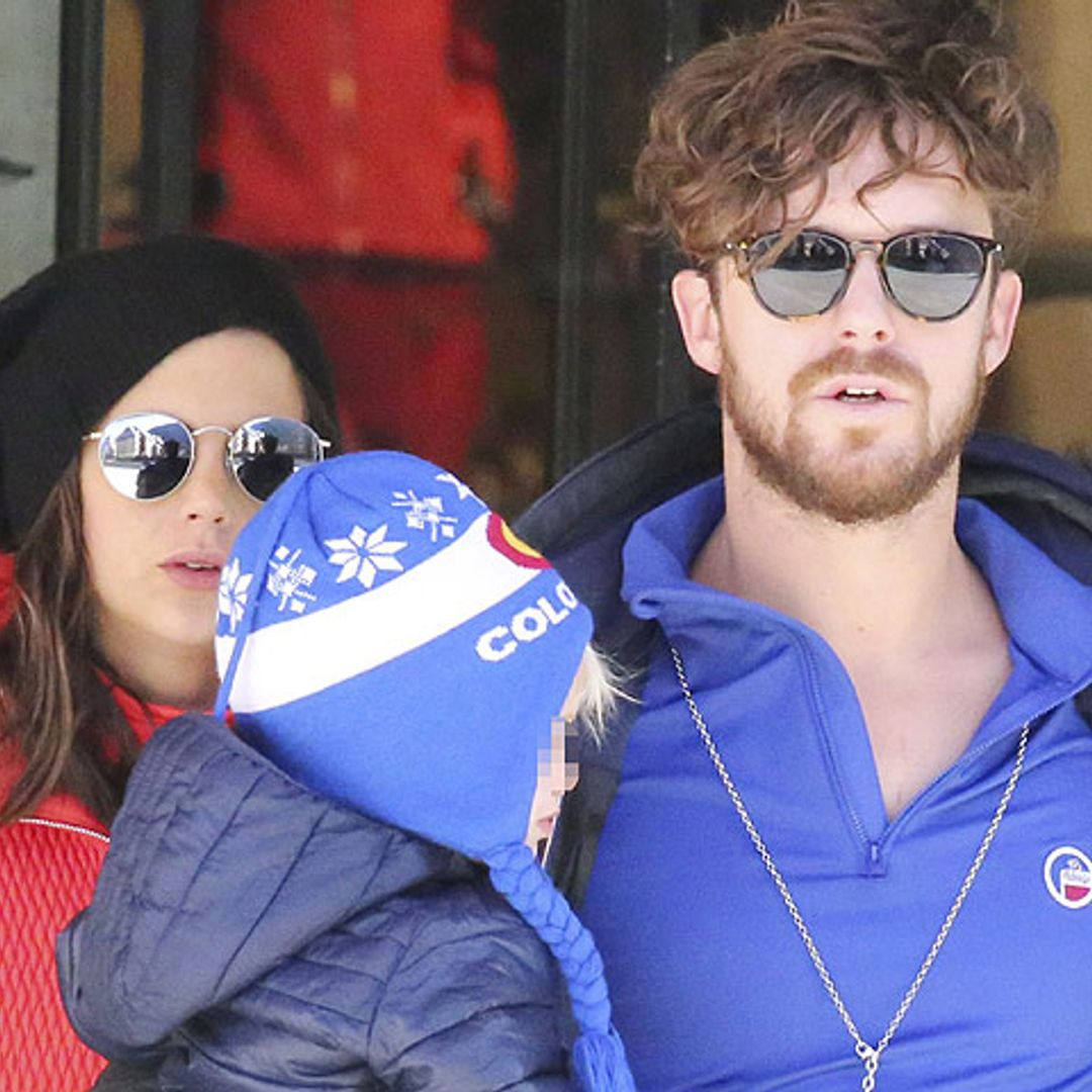 La escapada a la nieve de Macarena Gómez y Aldo Comas con su 'muñeco' rubio