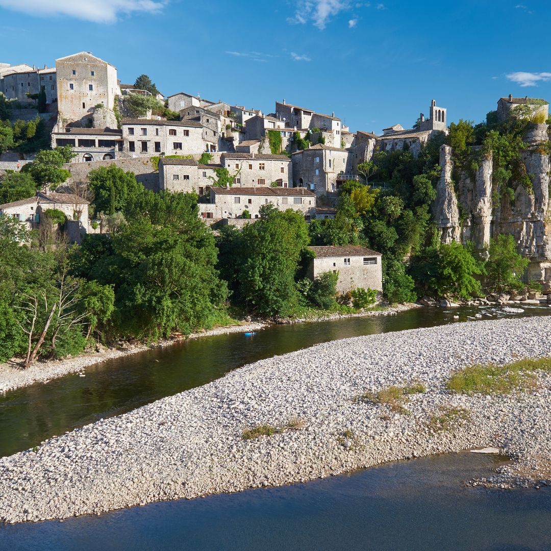 Pueblo de Balazuc, Reserva Natural de las Gargantas del Ardèche, Francia