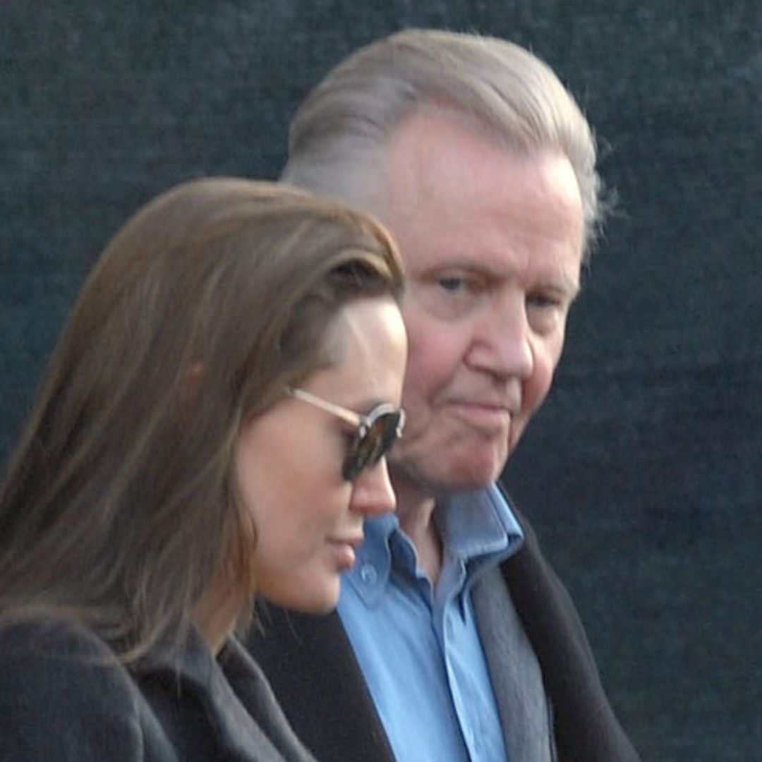 Jon Voight, en paz con su hija, Angelina Jolie, se va de cena con ella y sus nietos